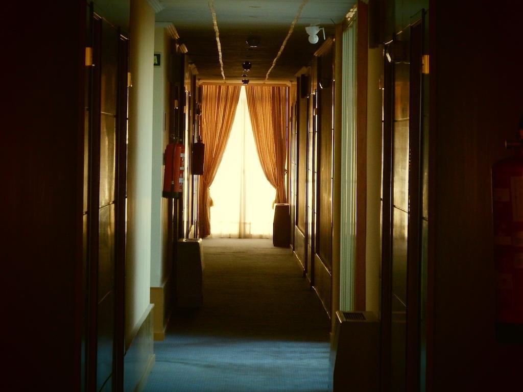 Hotel Isur Льєрена Екстер'єр фото