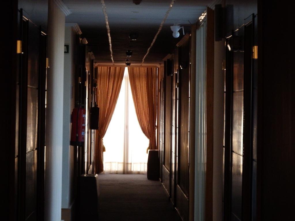 Hotel Isur Льєрена Екстер'єр фото