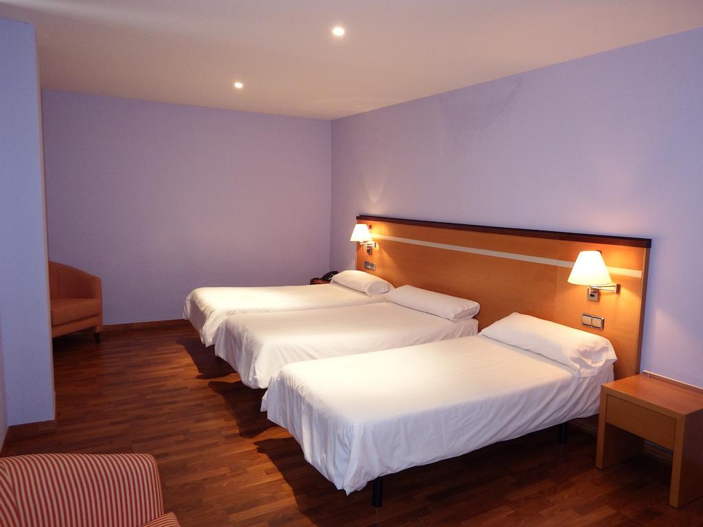 Hotel Isur Льєрена Екстер'єр фото