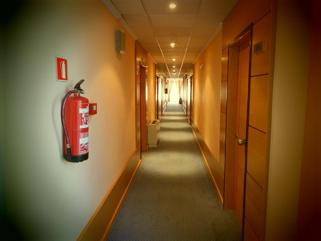 Hotel Isur Льєрена Екстер'єр фото