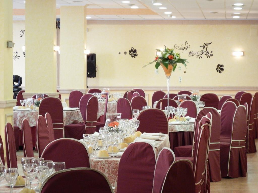 Hotel Isur Льєрена Екстер'єр фото