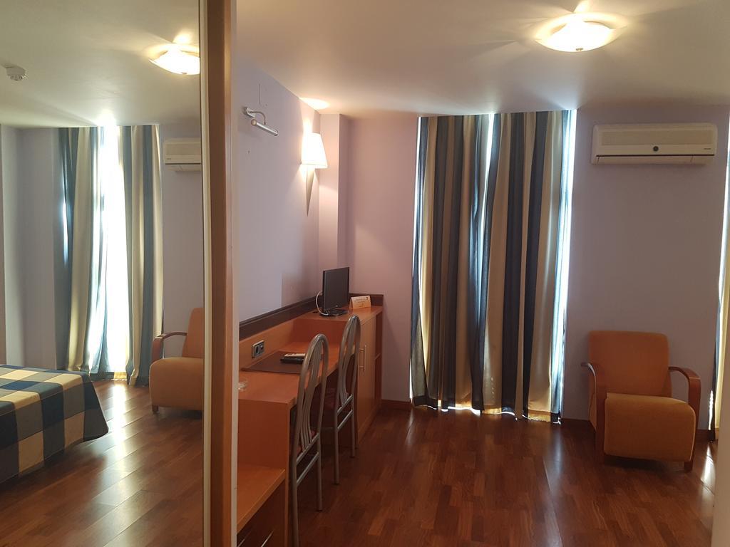 Hotel Isur Льєрена Екстер'єр фото