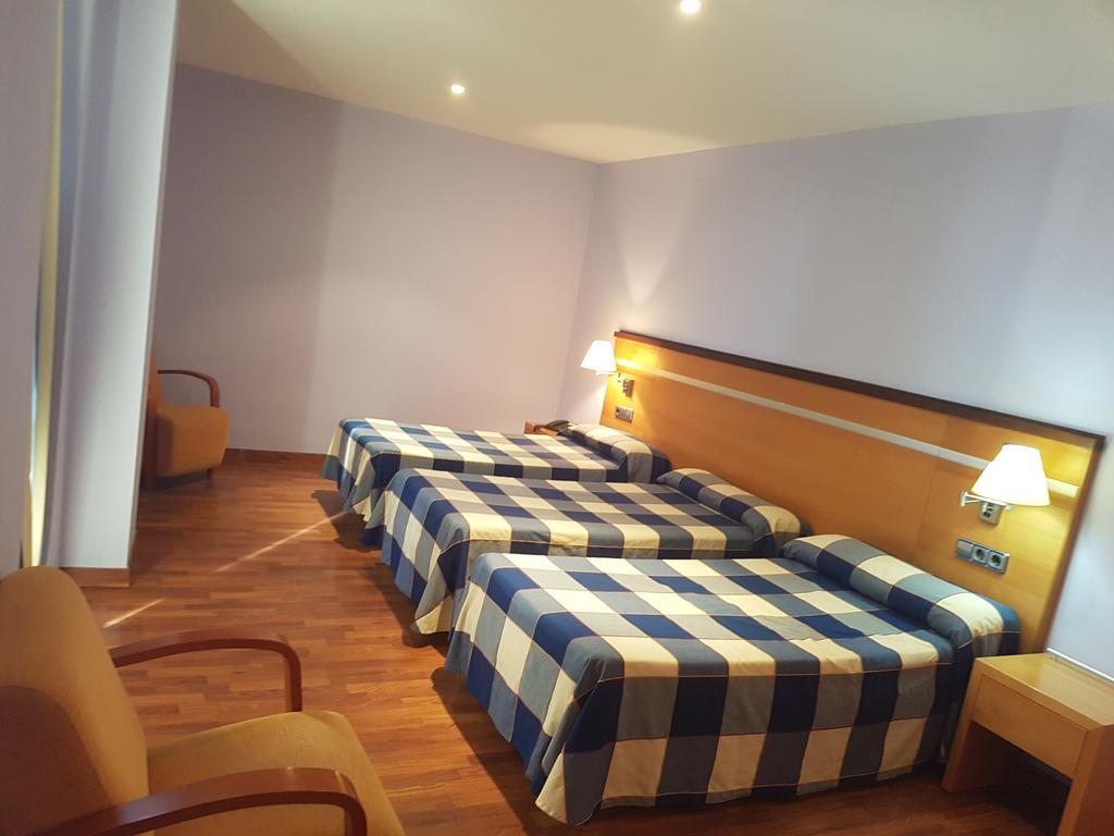 Hotel Isur Льєрена Екстер'єр фото