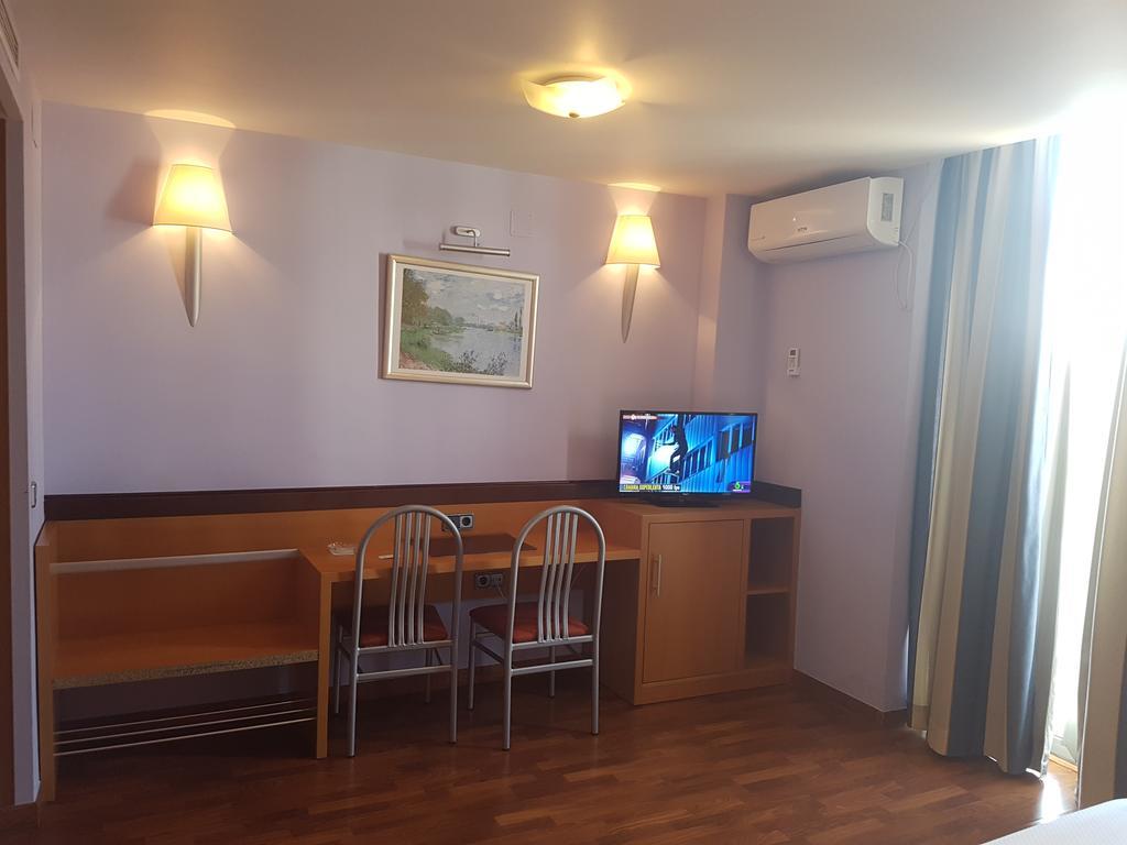 Hotel Isur Льєрена Екстер'єр фото