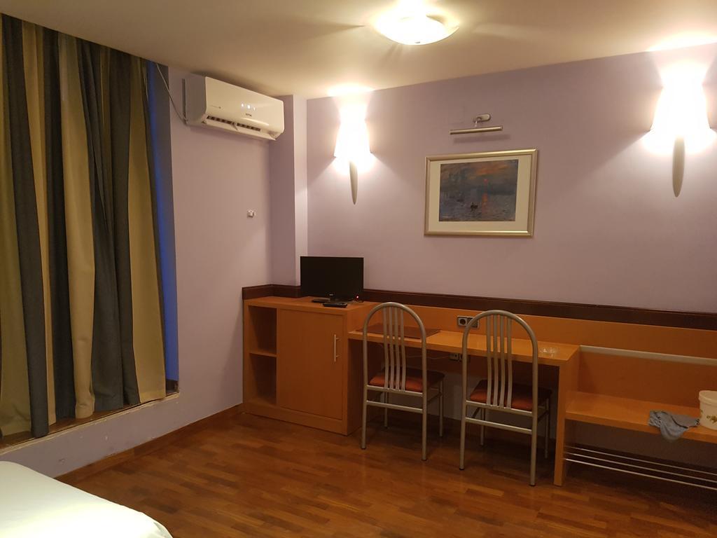 Hotel Isur Льєрена Екстер'єр фото
